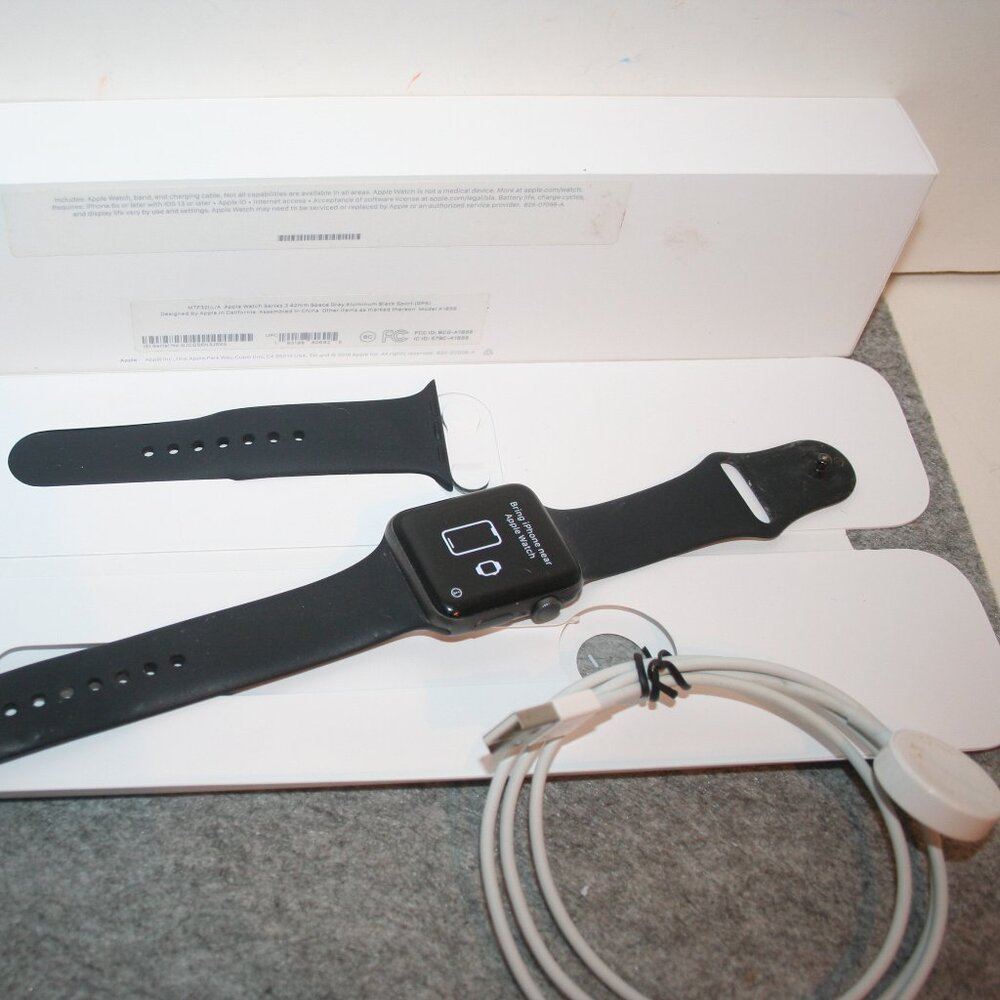 Apple Watch Series 3 42mm Space Gray Aluminum Case with Nike Black Sport Band